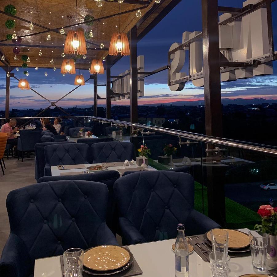 Tomu'S Hotel Gjoumri Kültér fotó