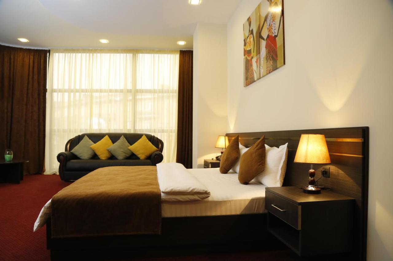 Tomu'S Hotel Gjoumri Kültér fotó