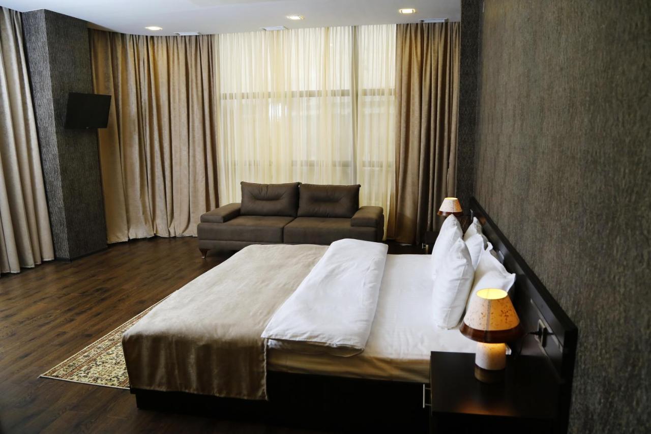 Tomu'S Hotel Gjoumri Kültér fotó