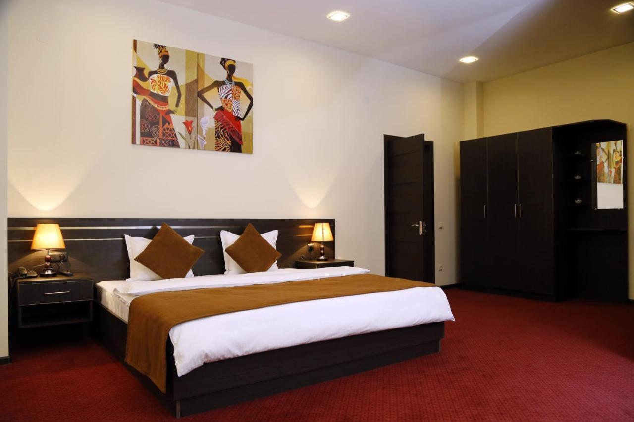 Tomu'S Hotel Gjoumri Kültér fotó