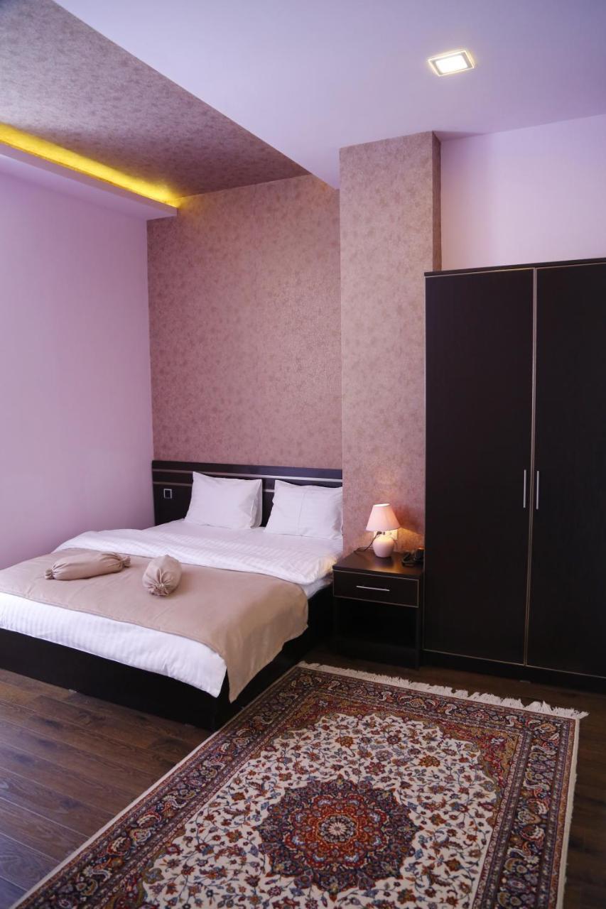 Tomu'S Hotel Gjoumri Kültér fotó