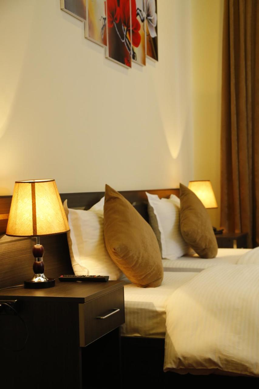 Tomu'S Hotel Gjoumri Kültér fotó