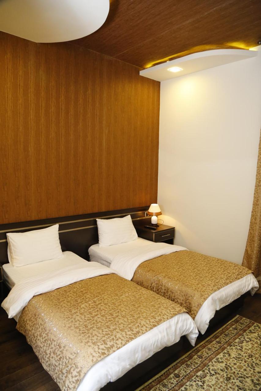 Tomu'S Hotel Gjoumri Kültér fotó