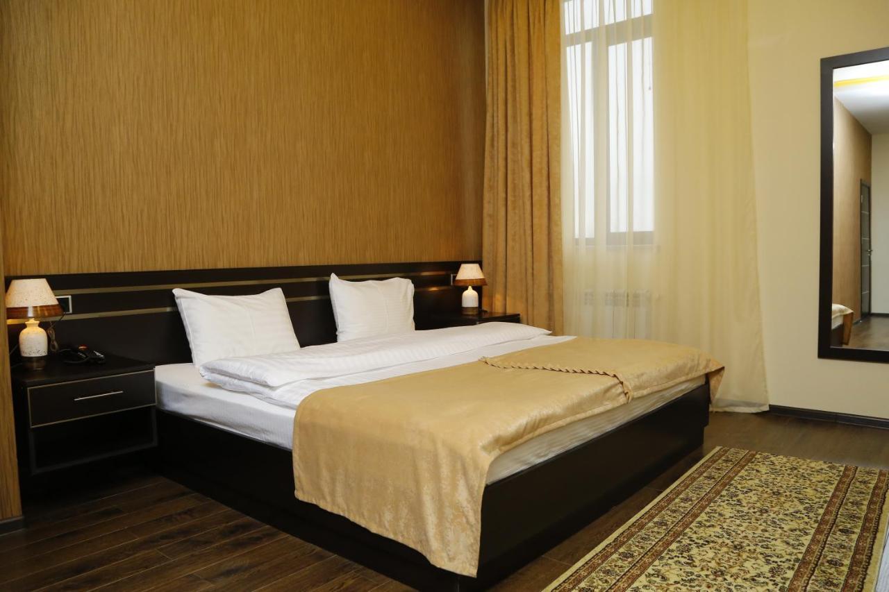 Tomu'S Hotel Gjoumri Kültér fotó