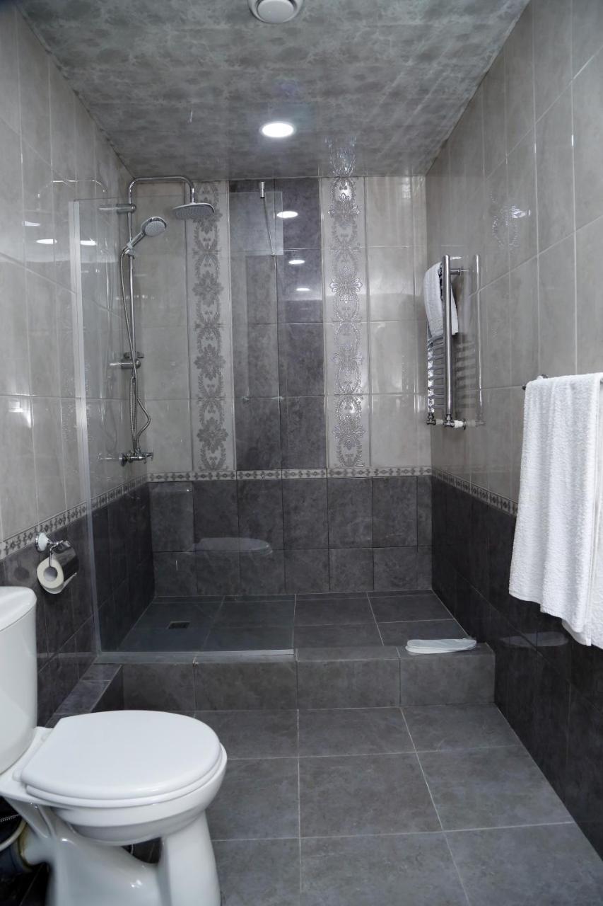 Tomu'S Hotel Gjoumri Kültér fotó