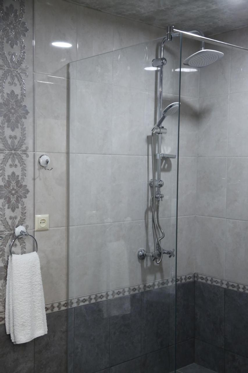 Tomu'S Hotel Gjoumri Kültér fotó