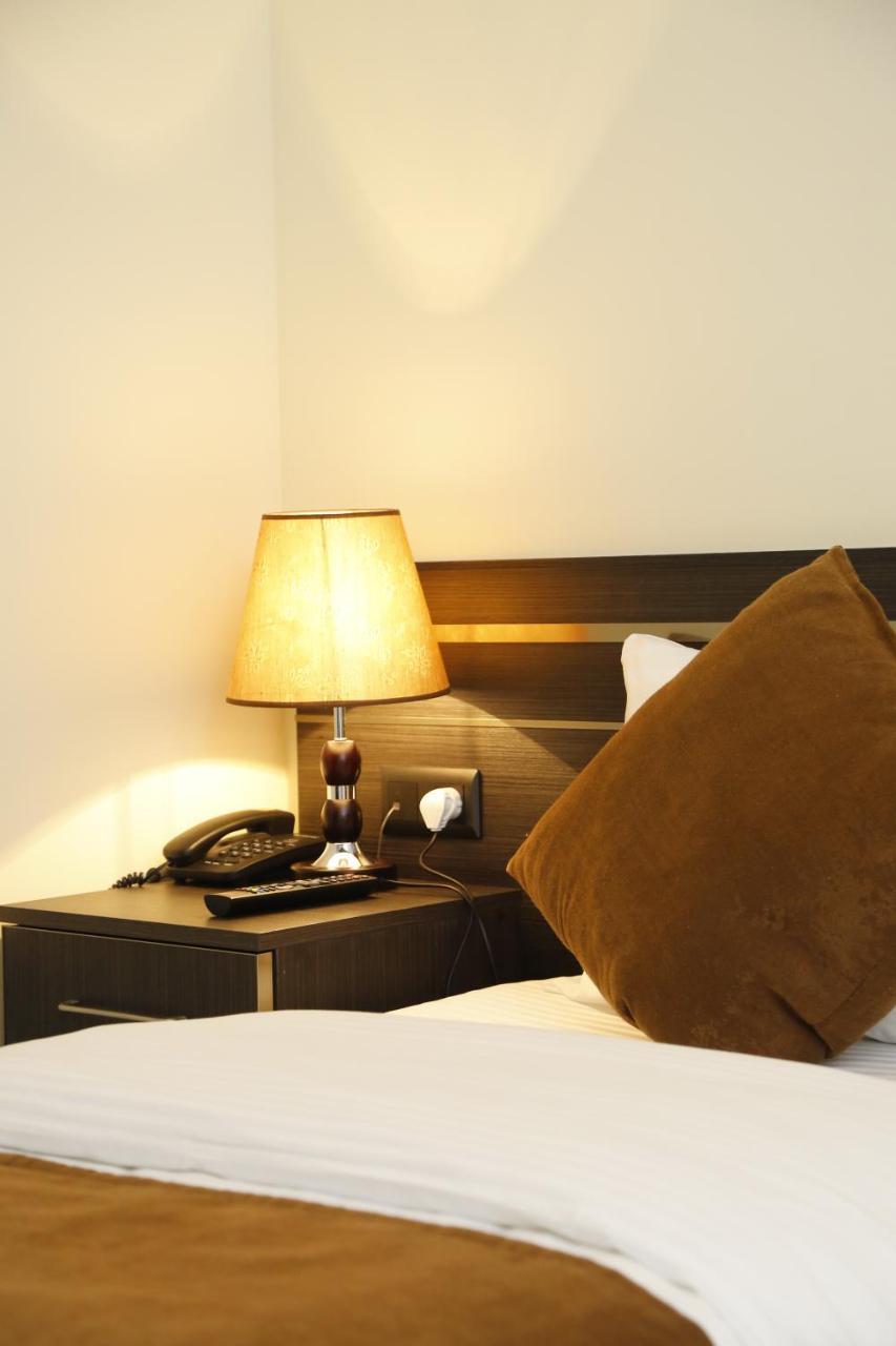 Tomu'S Hotel Gjoumri Kültér fotó